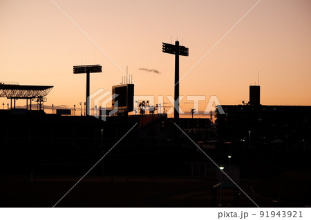 東大阪市花園ラグビー場の夕景 東大阪市花園ラグビー場の夕景 91943921