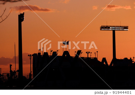 東大阪花園ラグビー場の夕景 東大阪花園ラグビー場の夕景 91944401