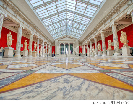 Ny Carlsberg Glyptotek Museum - panoramic view of a Hall with antique sculpture Ny Carlsberg Glyptotek Museum - panoramic view of a Hall with antique sculpture 91945450