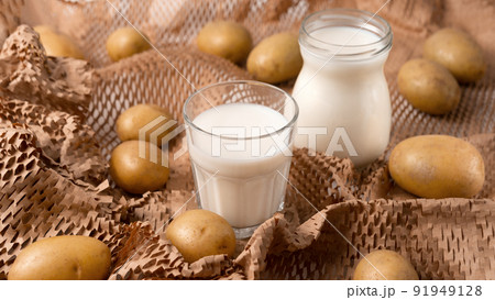 Alternative Plant-Based potato milk 91949128