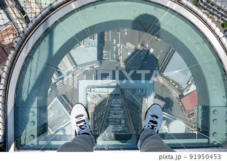 【大阪】通天閣の特別野外展望台　展望パラダイス　跳ね出し展望台【新世界】 91950453