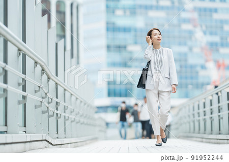 ビジネスウーマン　通勤 91952244