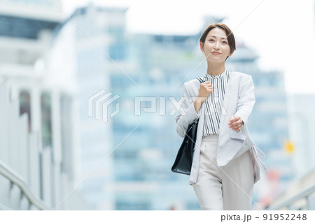 ビジネスウーマン　通勤 91952248