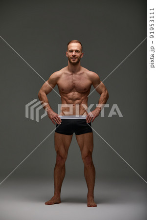 PUNE, MAHARASHTRA, INDIA, 29th March 2018, Young bodybuilder showing arm  muscles in side pose in Indian Body Builders Association show, Balewadi,  Baner Stock Photo | Adobe Stock