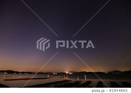 秋の星空　瀬戸内の薄明の星景 91954605
