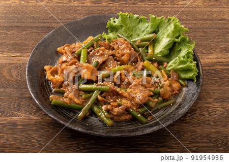 牛肉とにんにくの芽炒め 牛肉とにんにくの芽炒め 91954936