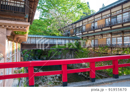 日本最古の湯宿建築 積善館 四万温泉 春の季節 日本最古の湯宿建築 積善館 四万温泉 春の季節 91955670