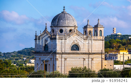 Beautiful building in Ostuni - a popular city in South Italy 91956241