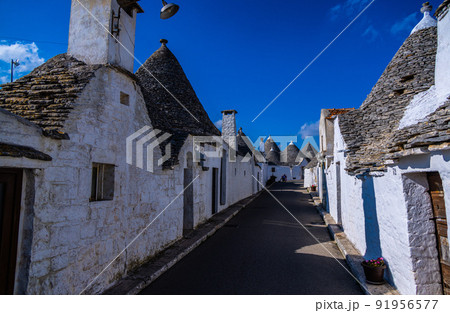 Wonderful Trulli houses of Alberobello in Italy . a popular landmark in Italy 91956577
