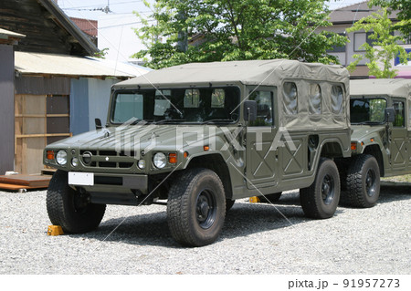 駐車している陸上自衛隊の高機動車 91957273