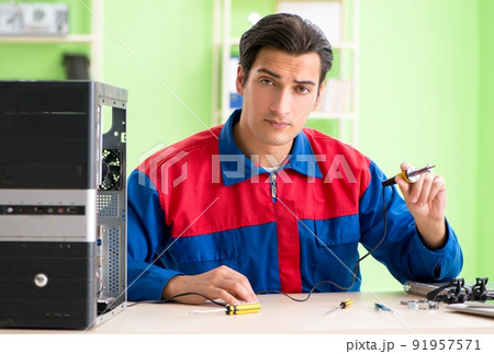 Computer engineer repairing broken desktop 91957571