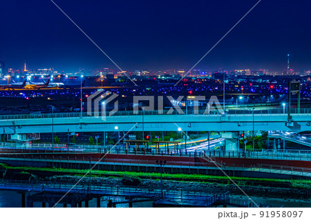【東京の都市風景】羽田空港周辺（多摩川スカイブリッジ）の都市夜景 91958097