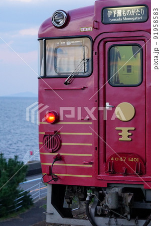 予讃線 下灘駅 キロ47 1401「茜の章」 伊予灘ものがたり(旧編成) 予讃線 下灘駅 キロ47 1401「茜の章」 伊予灘ものがたり(旧編成) 91958583