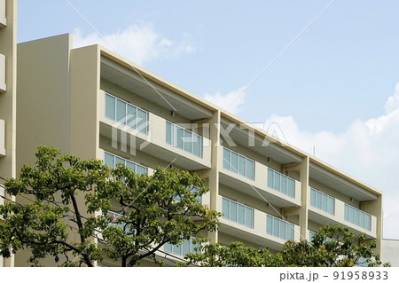 マンション外観 最上階 ベランダ 植栽 マンション外観 最上階 ベランダ 植栽 91958933