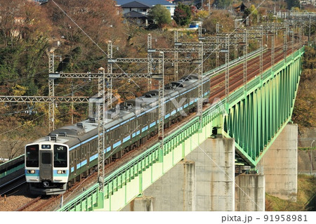 鳥沢鉄橋を走る211系 91958981