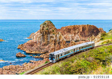 青森県 五能線 (深浦-広戸) ~行合崎の海岸線を走る普通列車~ 青森県 五能線 (深浦-広戸) ~行合崎の海岸線を走る普通列車~ 91959118