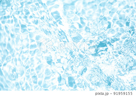 光を受けた水面のキラキラ 91959155