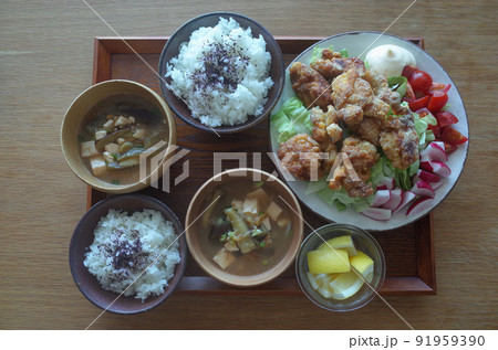 唐揚げ定食 唐揚げ定食 91959390