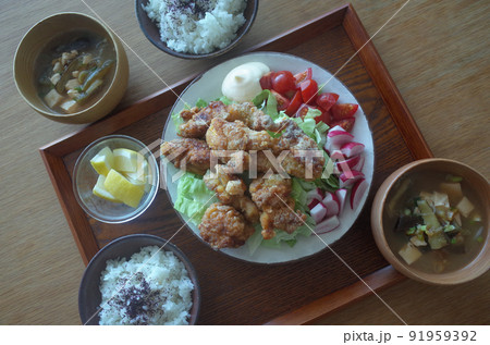 唐揚げ定食 唐揚げ定食 91959392