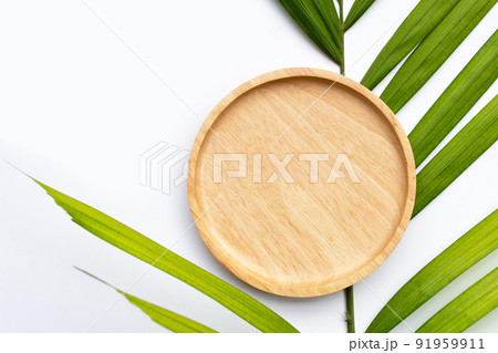 Wooden plate on green leaf Wooden plate on green leaf 91959911