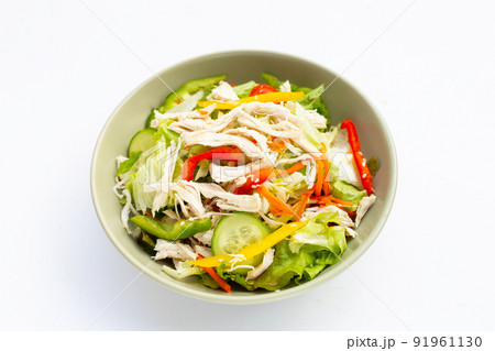 Salad with shredded chicken and vegetables 91961130