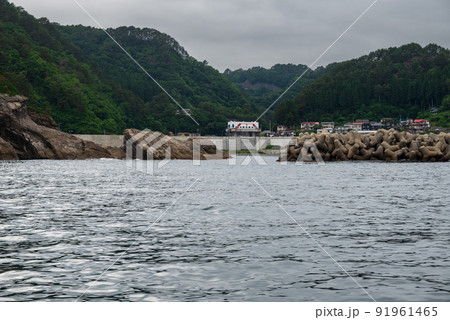 三陸海岸平井賀漁港の堤防 平井賀水門 91961465
