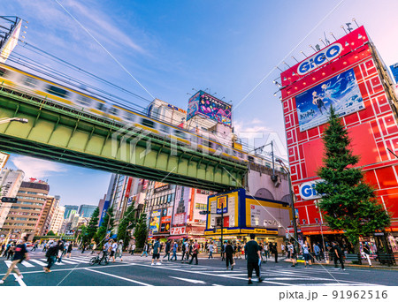 日本の東京都市景観 7月、第7波襲来!BA.5増加…、東京9千人超、秋葉原のホコ天は…=10日 日本の東京都市景観 7月、第7波襲来!BA.5増加…、東京9千人超、秋葉原のホコ天は…=10日 91962516