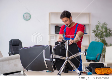 Young male repairman working at workshop 91962968