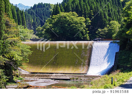 大分県/ 日本一美しいといわれる構造がわかる工事・調整中の「白水ダム」(白水溜池・堰堤) 大分県/ 日本一美しいといわれる構造がわかる工事・調整中の「白水ダム」(白水溜池・堰堤) 91963588