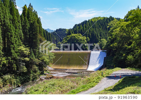 大分県/ 日本一美しいといわれる構造がわかる工事・調整中の「白水ダム」（白水溜池・堰堤） 91963590
