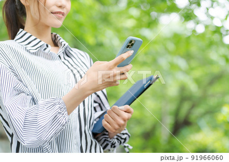 新緑 20代女性 新緑 20代女性 91966060