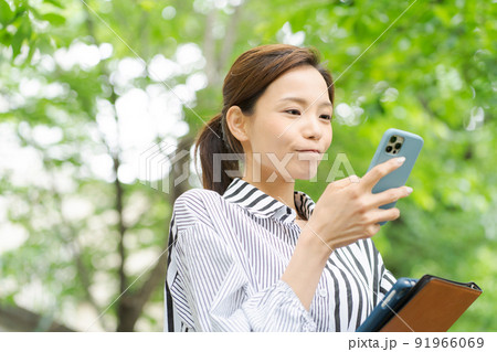 新緑 20代女性 新緑 20代女性 91966069