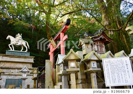 奈良県 信貴山朝護孫子寺のかやの木稲荷と聖徳太子像 奈良県 信貴山朝護孫子寺のかやの木稲荷と聖徳太子像 91966679