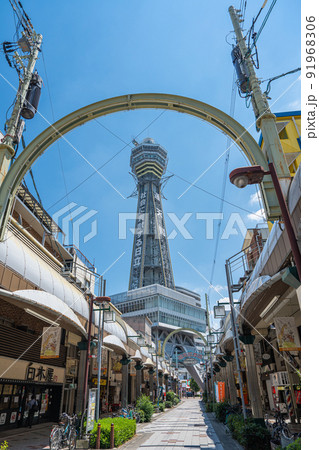 【大阪】通天閣本通商店会から見る通天閣【新世界】 91968306