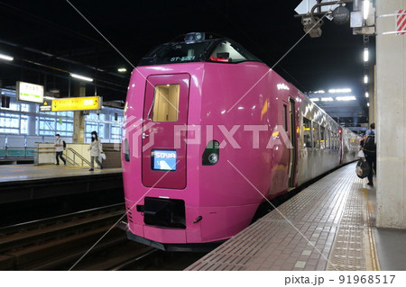 札幌駅で出発を待つキハ261系5000番代特急宗谷 はまなす編成 91968517
