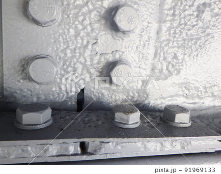 腐食した鉄骨をブラスト打設後下塗りを塗装した様子 91969133