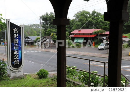 岩手　花巻　丸ポストのある風景（そば処なめとこ山） 91970324