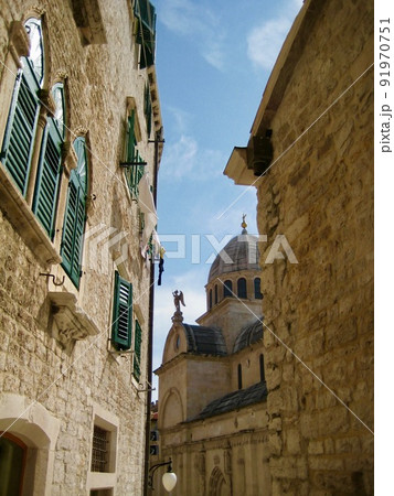 クロアチア スプリット ドームが見える旧市街の風景 クロアチア スプリット ドームが見える旧市街の風景 91970751