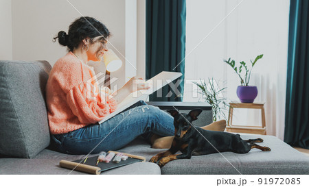 The adult woman painting by numbers, pastel colors, drawing on canvas 91972085