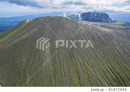 空から見た樽前山（空撮） 91972940