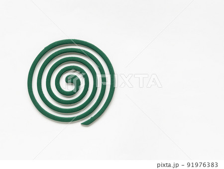 蚊取り線香 夏の風物詩 渦巻 蚊取り線香 夏の風物詩 渦巻 91976383