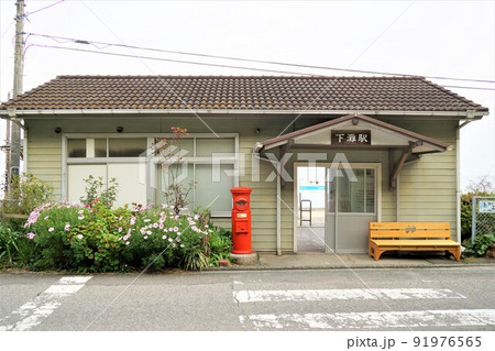 予讃線(海線)の風景 下灘駅駅舎 予讃線(海線)の風景 下灘駅駅舎 91976565