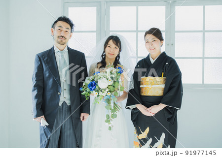 花嫁と両親イメージ 91977145