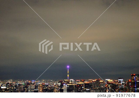 スカイツリーと東京の夜の空 91977678