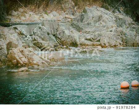 海辺の岩場 海辺の岩場 91978284