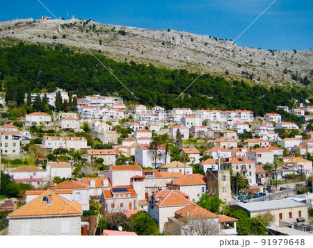 クロアチア ドブロブニク 市街とスルジ山 91979648