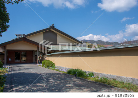 尾道市瀬戸田町　平山郁夫美術館　入館口から玄関へ 91980958