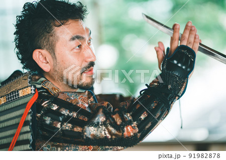 真剣白刃取りする侍 真剣白刃取りする侍 91982878