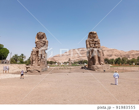 Enormous statues near the Nile river in Abhu Dabi Enormous statues near the Nile river in Abhu Dabi 91983555