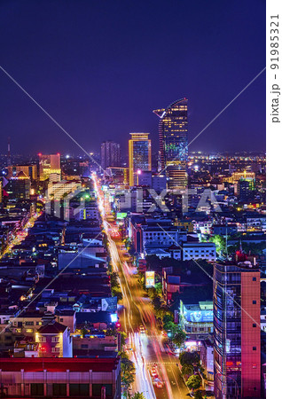 カンボジア首都プノンペンの夜景モニボン通り カンボジア首都プノンペンの夜景モニボン通り 91985321